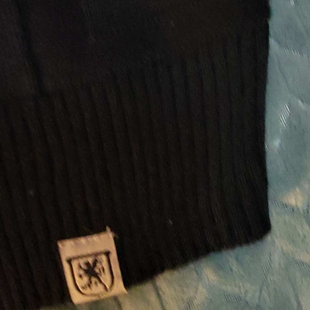 Men's Sweater - Picture 11 of 12